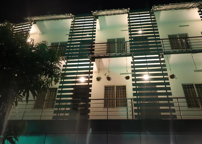 Jippus Galaxy Budget Air Port Hotel